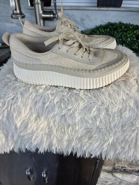 Dolce Vita Women's Cream/Tan Platform Sneakers